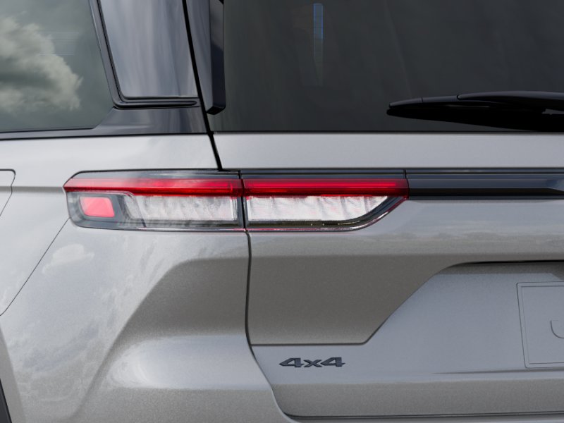 New 2025 Silver Zynith Exterior Paint Jeep Limited image 35