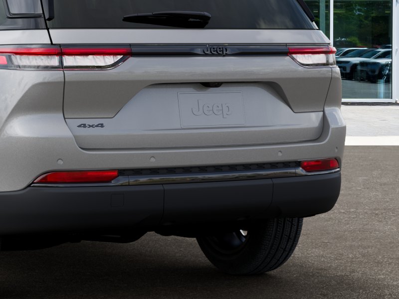 New 2025 Silver Zynith Exterior Paint Jeep Limited image 39