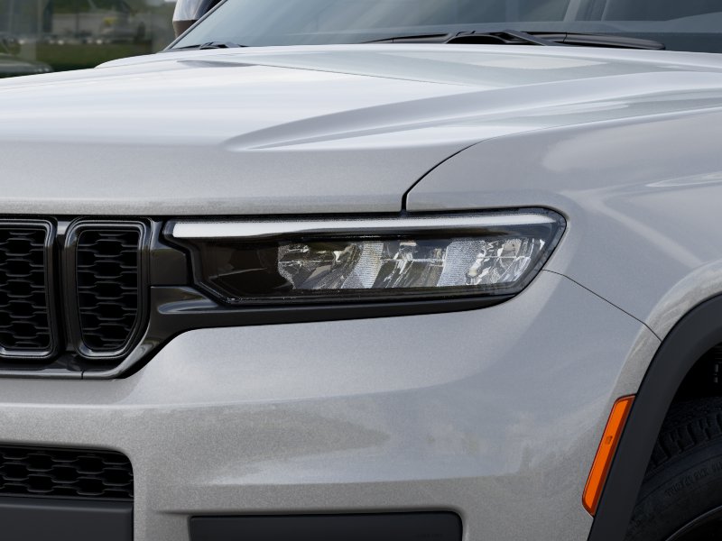 New 2025 Silver Zynith Exterior Paint Jeep Altitude X image 34