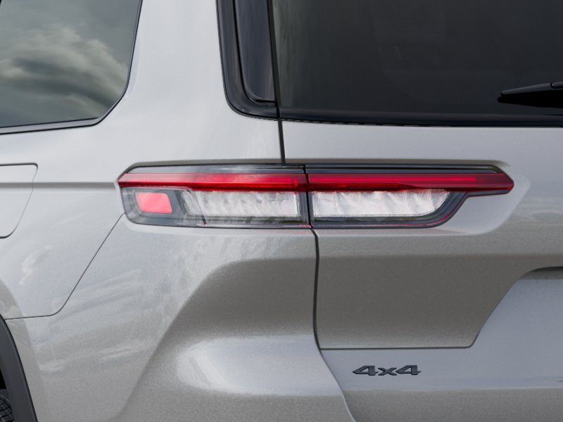 New 2025 Silver Zynith Exterior Paint Jeep Altitude X image 33