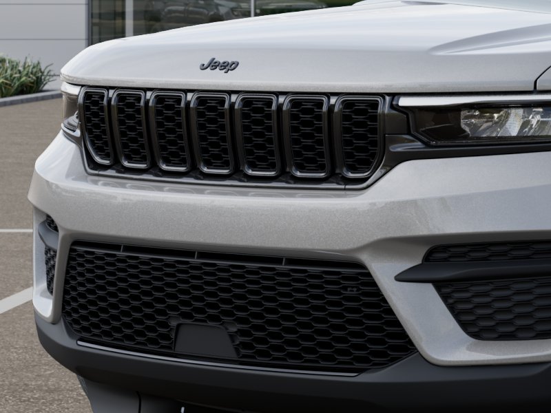 New 2025 Silver Zynith Exterior Paint Jeep Laredo image 31