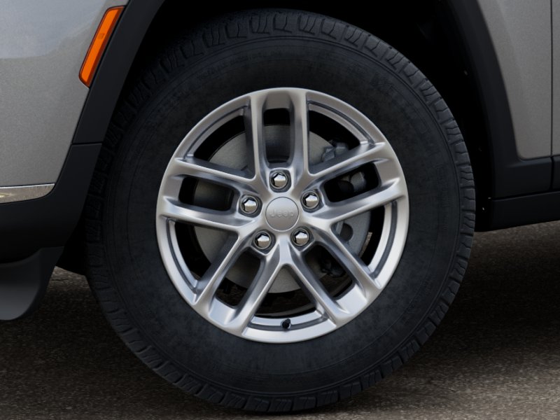 New 2025 Silver Zynith Exterior Paint Jeep Laredo X image 43