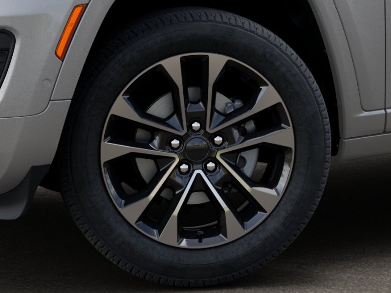 New 2025 Silver Zynith Exterior Paint Jeep Overland image 32