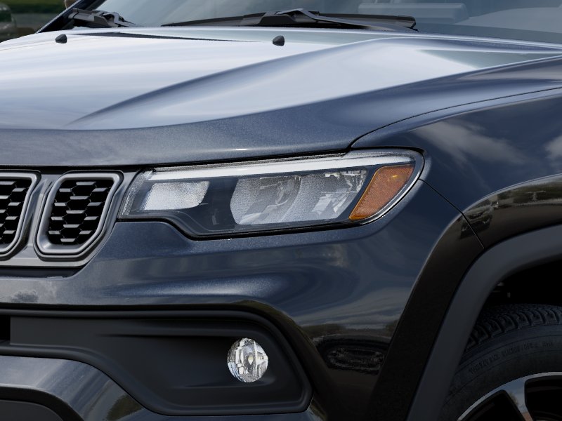 New 2026 Diamond Black Crystal Pearlcoat Jeep Latitude Altitude image 70