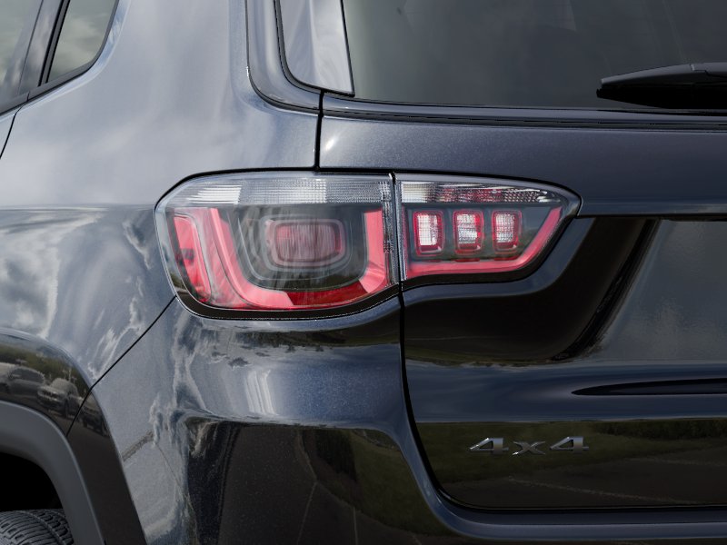 New 2026 Diamond Black Crystal Pearlcoat Jeep Latitude Altitude image 69
