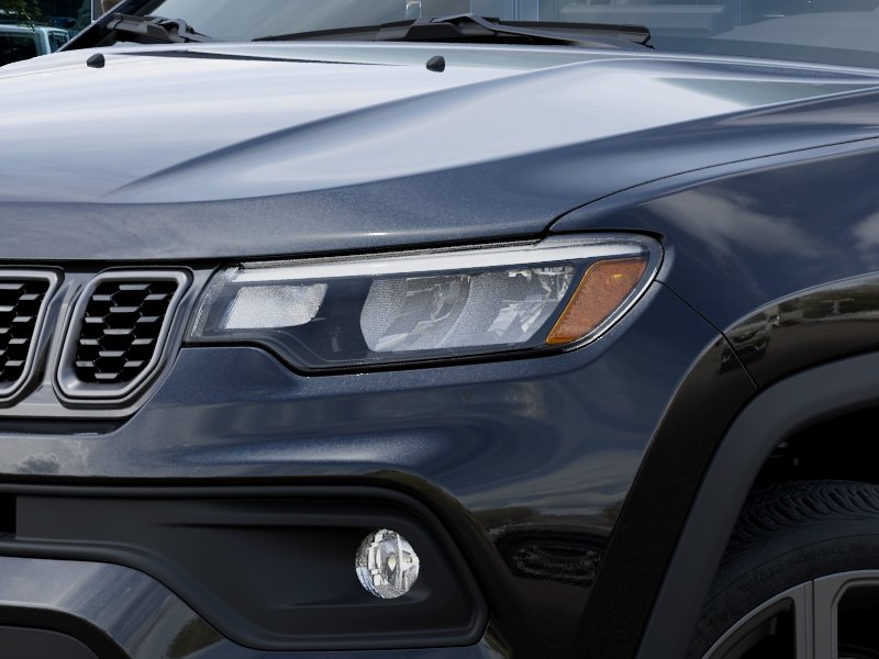 New 2026 Diamond Black Crystal Pearl-Coat Exterior Paint Jeep Latitude image 36
