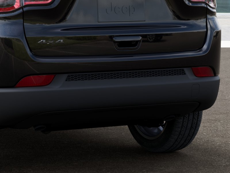 New 2026 Diamond Black Crystal Pearl-Coat Exterior Paint Jeep Latitude image 39