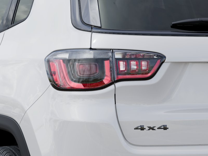 New 2026 Bright White Clear-Coat Exterior Paint Jeep Latitude Altitude image 39