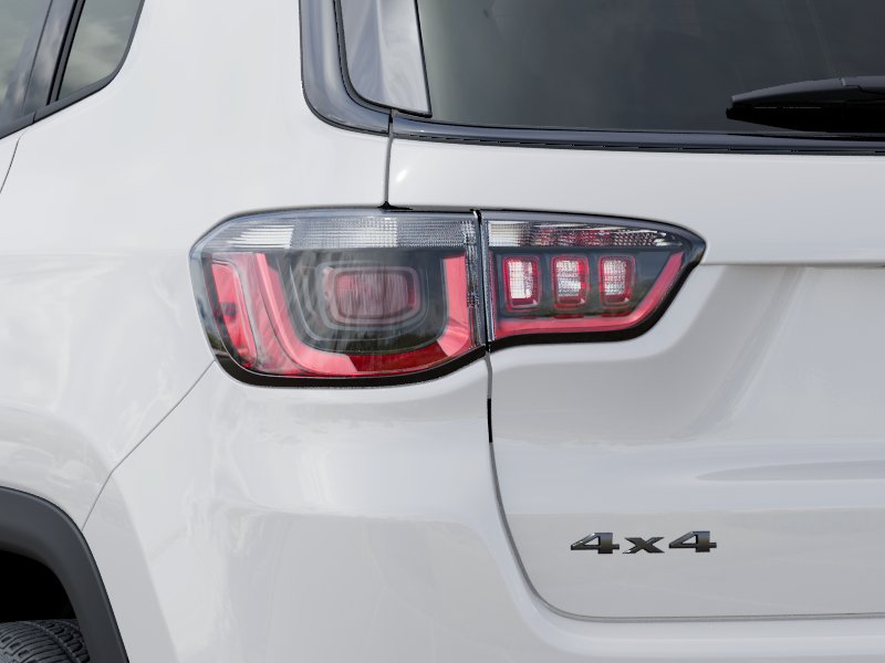 New 2026 Bright White Clear-Coat Exterior Paint Jeep Latitude image 35