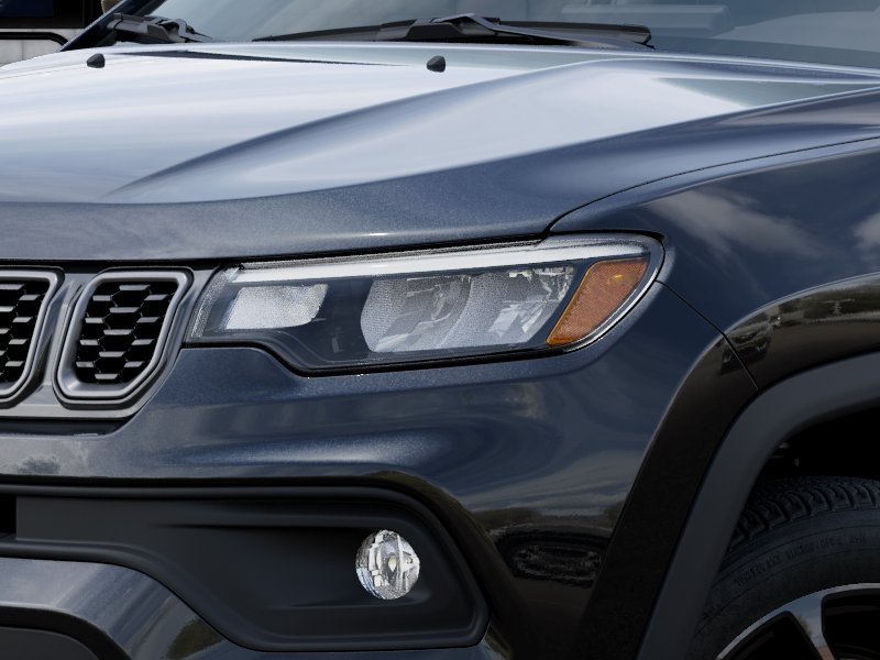 New 2026 Diamond Black Crystal Pearl-Coat Exterior Paint Jeep Latitude image 10