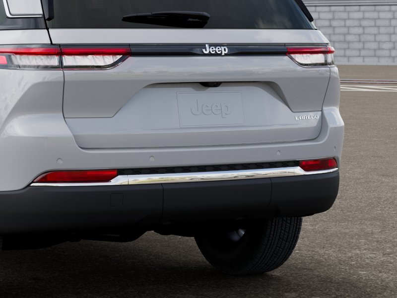 New 2026 Bright White Clear-Coat Exterior Paint Jeep Laredo image 13
