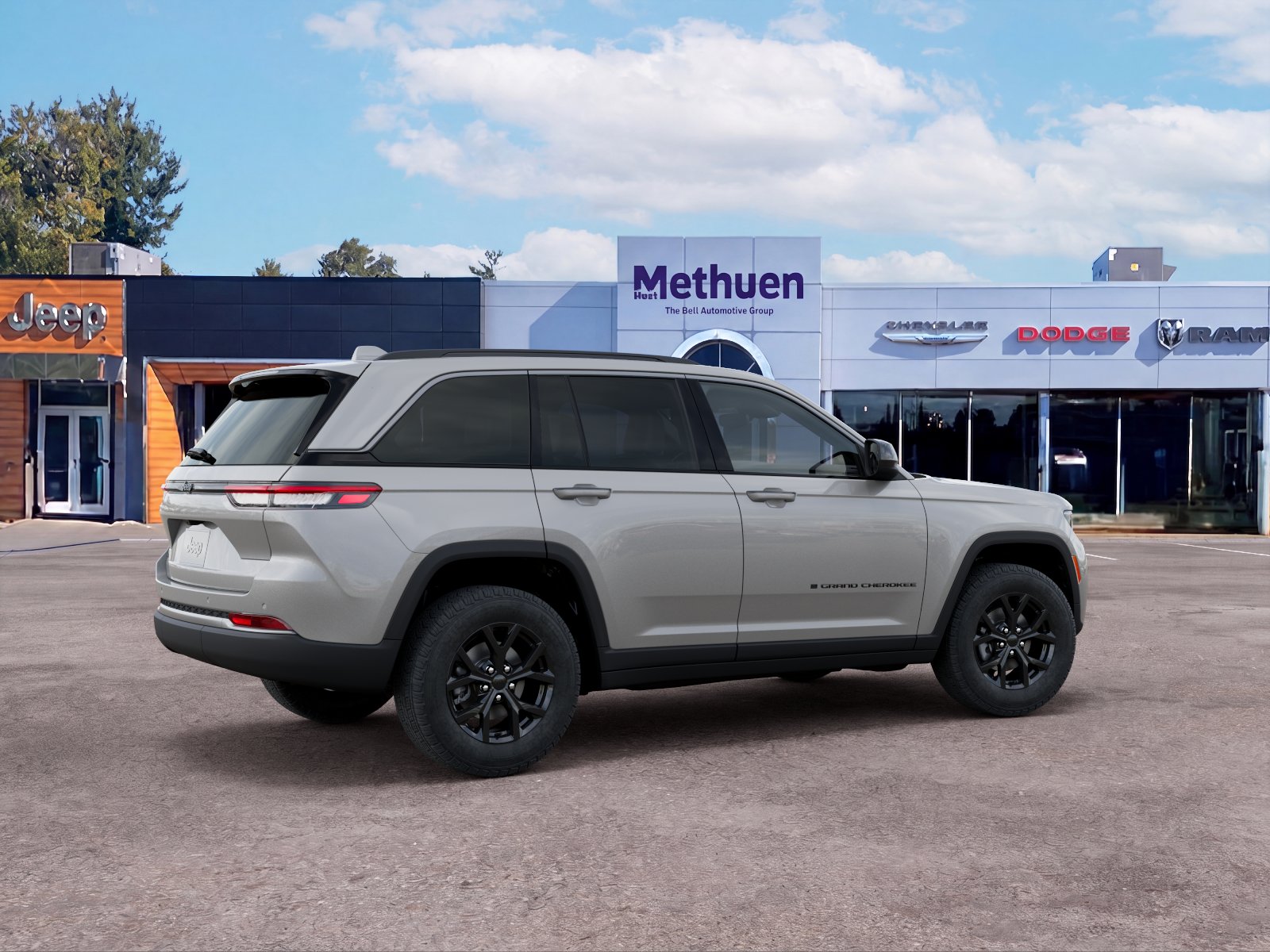 New 2026 Silver Zynith Exterior Paint Jeep Laredo Altitude image 30