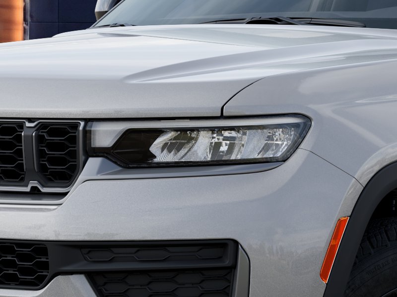 New 2026 Silver Zynith Exterior Paint Jeep Laredo Altitude image 36