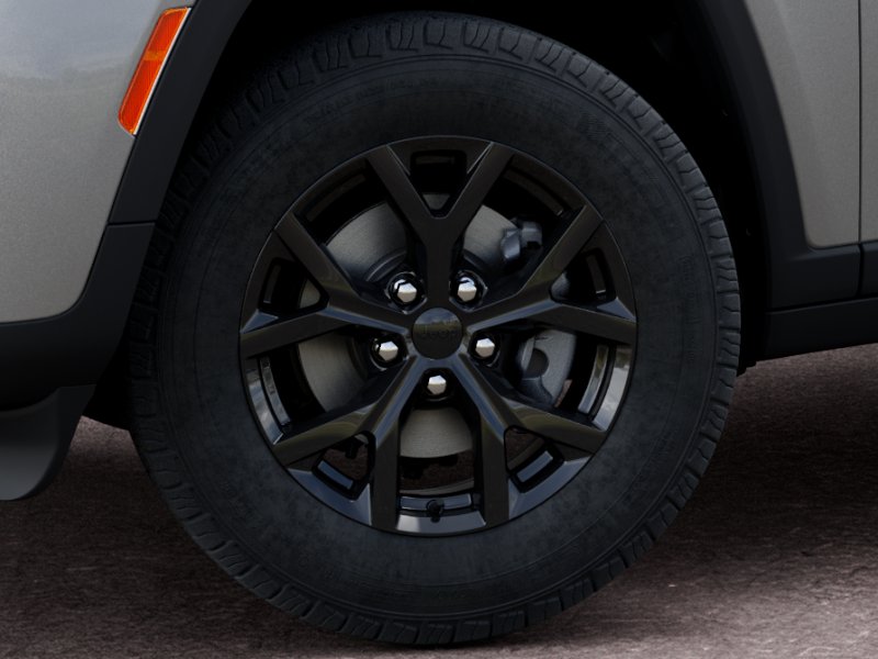 New 2026 Silver Zynith Exterior Paint Jeep Laredo Altitude image 34