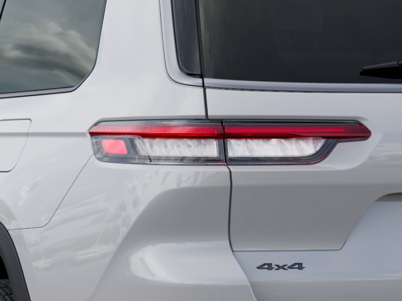 New 2026 Bright White Clear-Coat Exterior Paint Jeep Laredo Altitude image 44