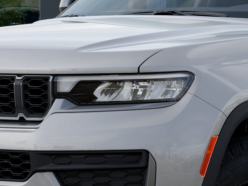 New 2026 Silver Zynith Jeep Laredo Altitude image 36