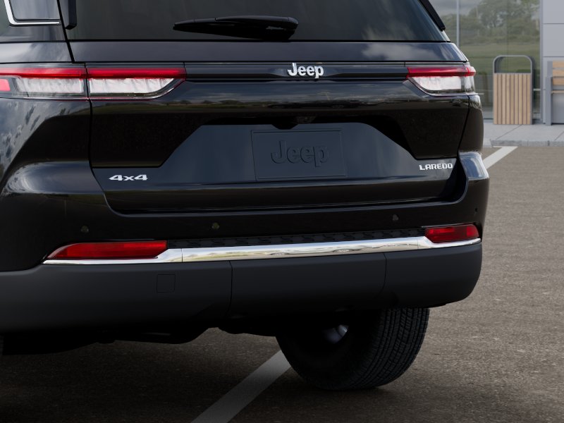 New 2026 Diamond Black Crystal Pearlcoa Jeep Laredo X image 13