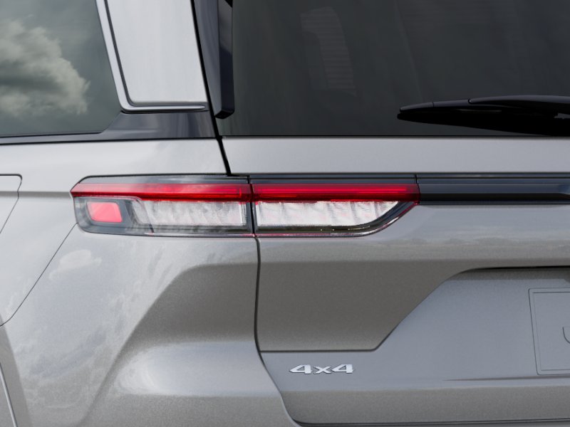 New 2026 Silver Zynith Exterior Paint Jeep Limited image 9