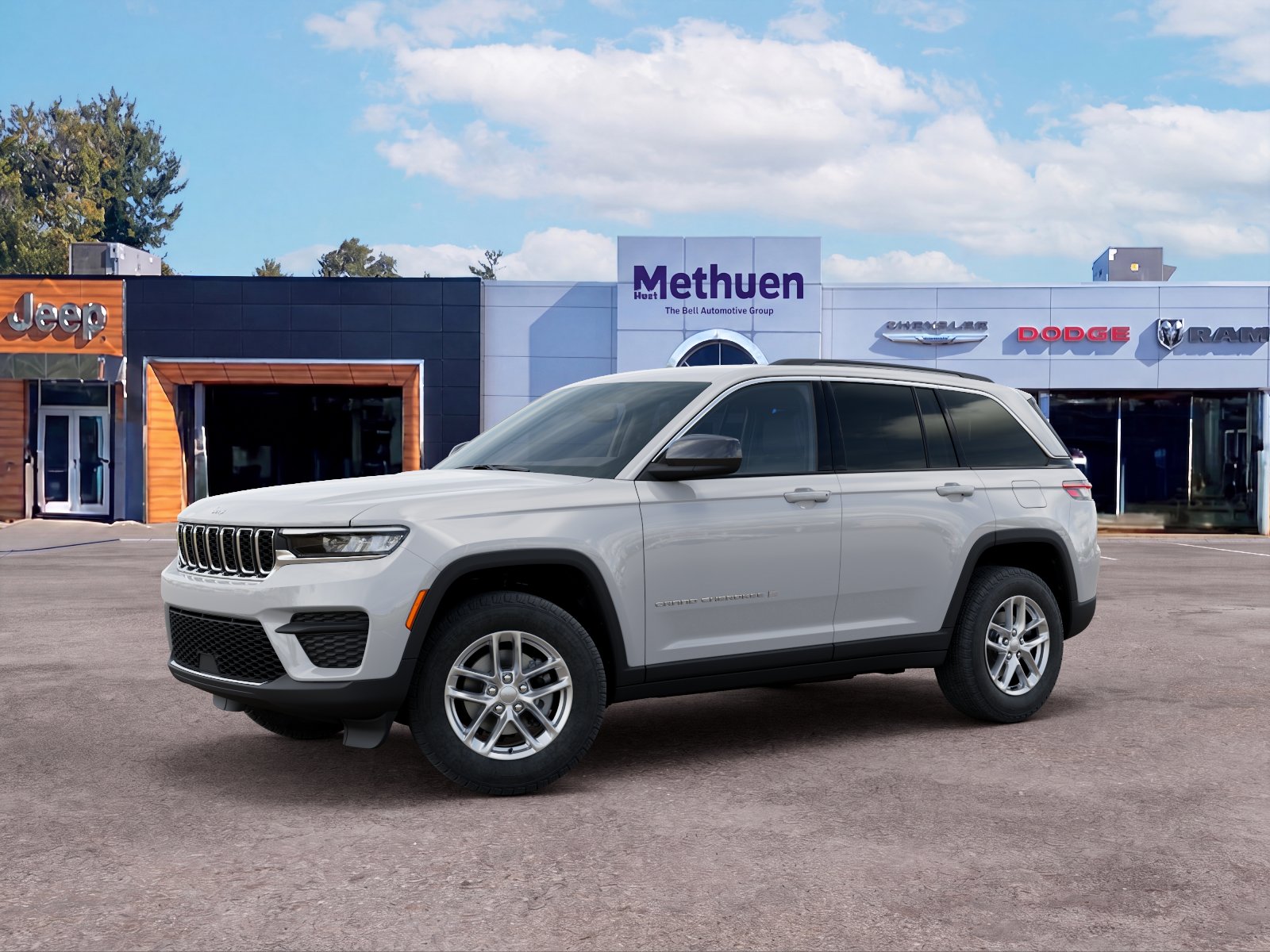 New 2026 Bright White Clear-Coat Exterior Paint Jeep Laredo X image 17