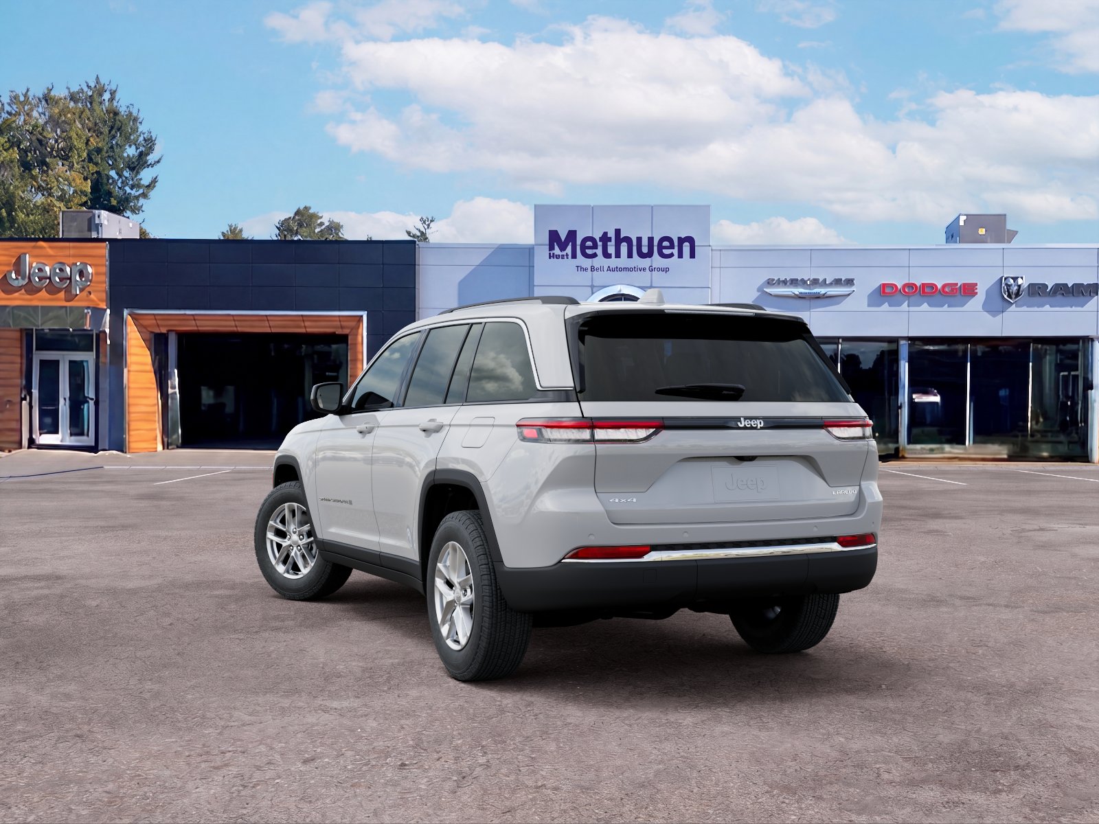 New 2026 Bright White Clear-Coat Exterior Paint Jeep Laredo X image 18
