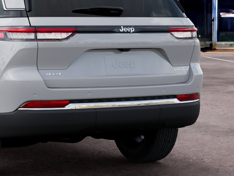 New 2026 Bright White Clear-Coat Exterior Paint Jeep Laredo X image 28