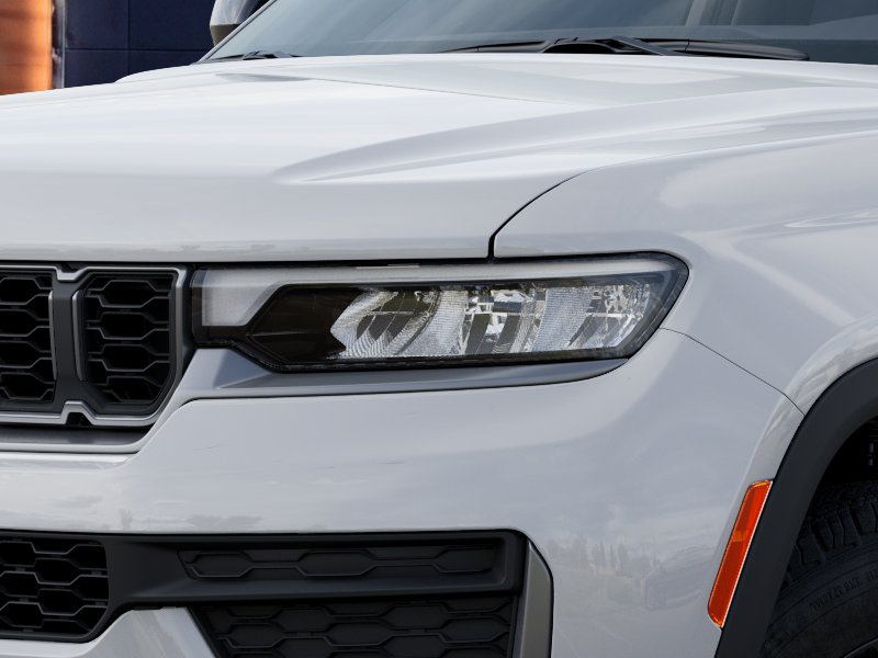 New 2026 Bright White Clear-Coat Exterior Paint Jeep Laredo Altitude image 36