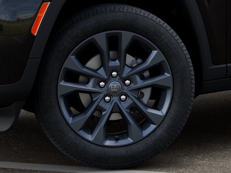 New 2026 Diamond Black Crystal Pearl-Coat Exterior Paint Jeep GRAND CHEROKEE 85TH ANNIVERSAR image 108