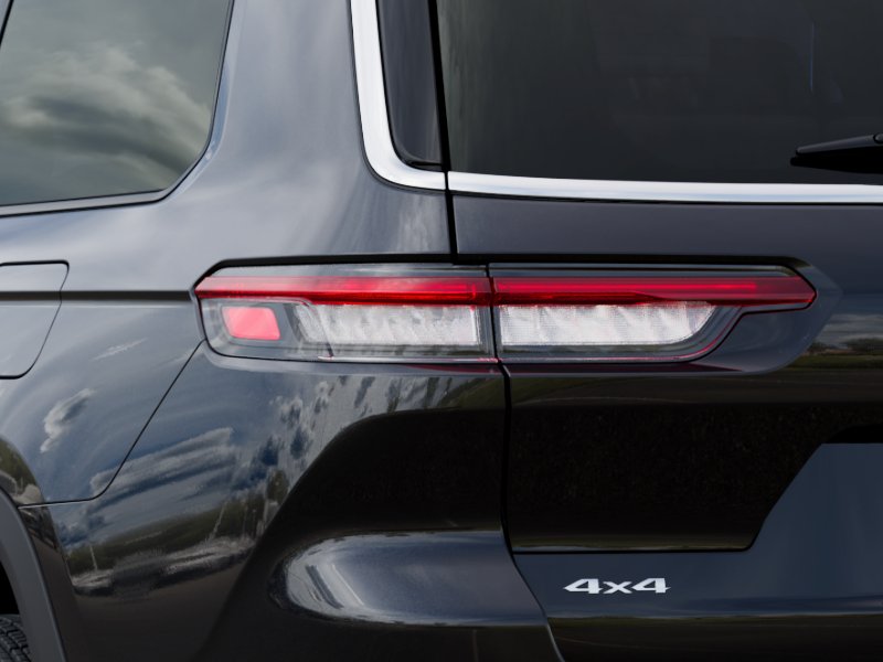 New 2026 Diamond Black Crystal Pearlcoat Jeep Laredo X image 24