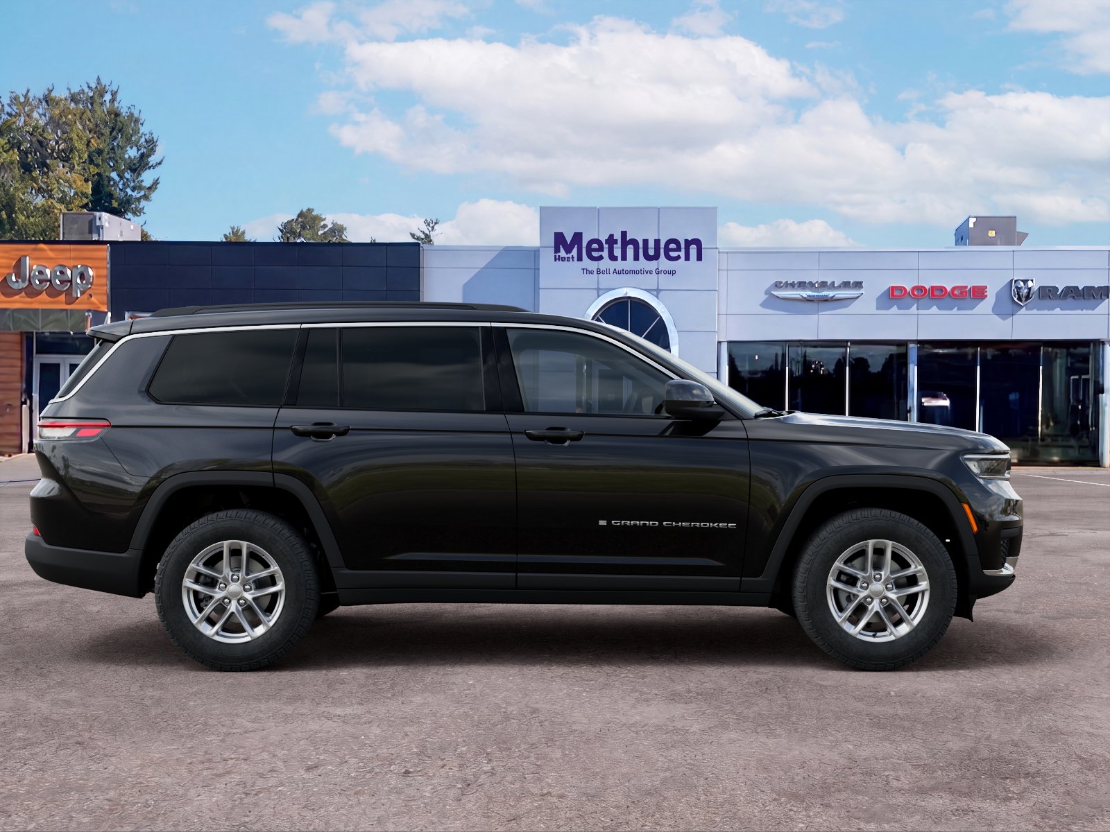 New 2026 Diamond Black Crystal Pearlcoat Jeep Laredo X image 36