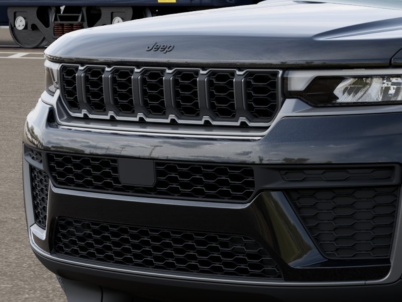 New 2026 Diamond Black Crystal Pearl-Coat Exterior Paint Jeep Laredo Altitude image 37