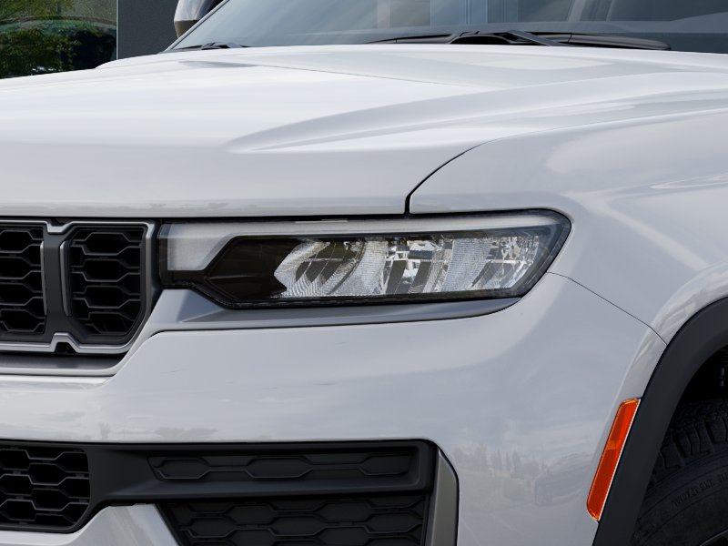 New 2026 Bright White Clear-Coat Exterior Paint Jeep Laredo Altitude image 36