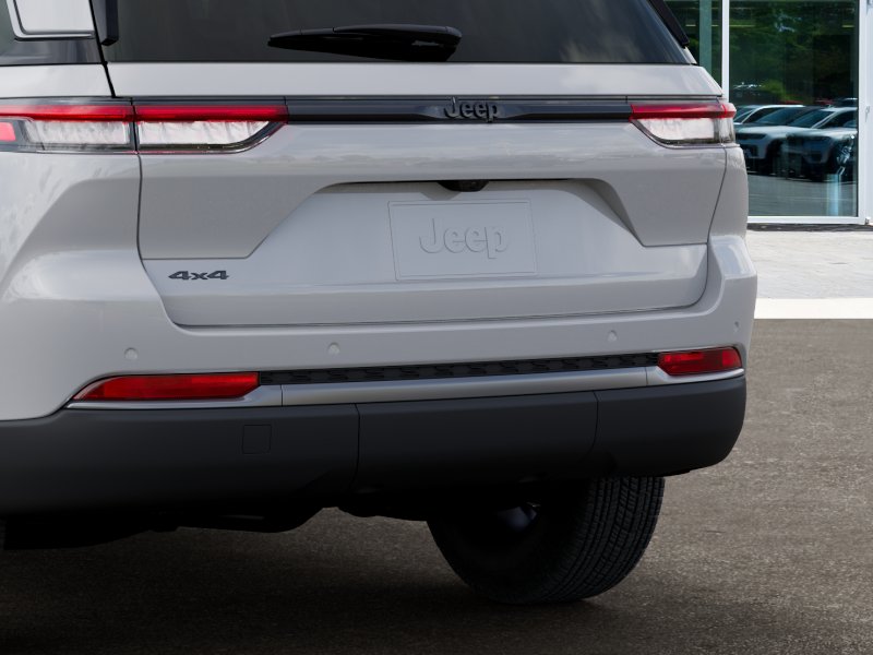 New 2026 Bright White Clear-Coat Exterior Paint Jeep Laredo Altitude image 39