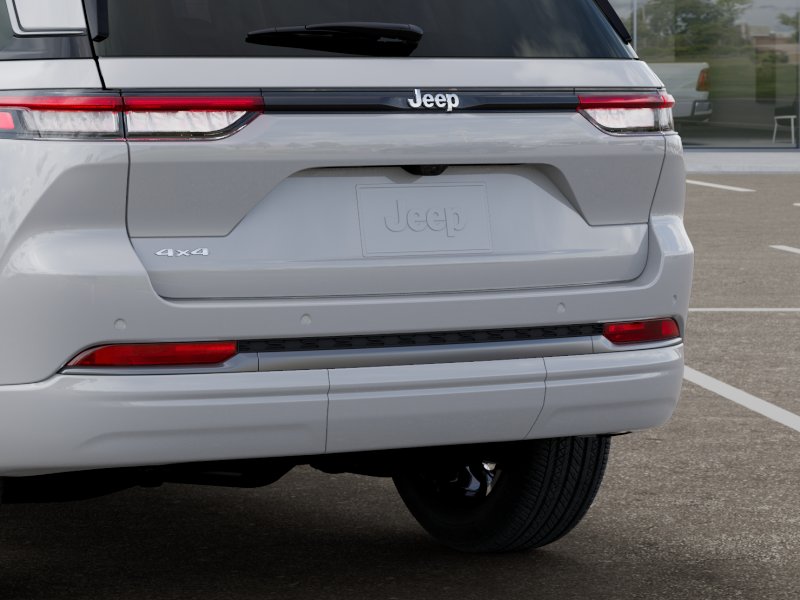 New 2026 Bright White Clear-Coat Exterior Paint Jeep Limited Reserve image 39