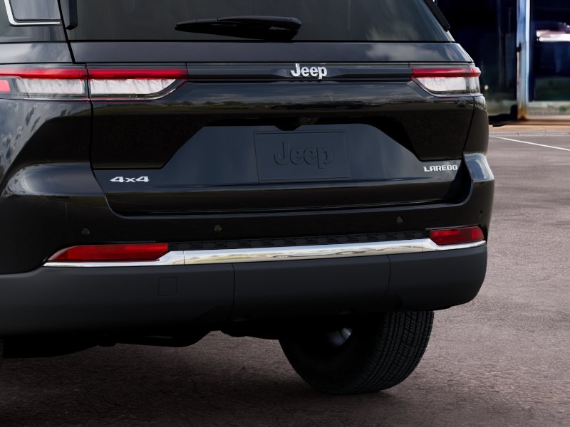 New 2026 Diamond Black Crystal Pearl-Coat Exterior Paint Jeep Laredo X image 28