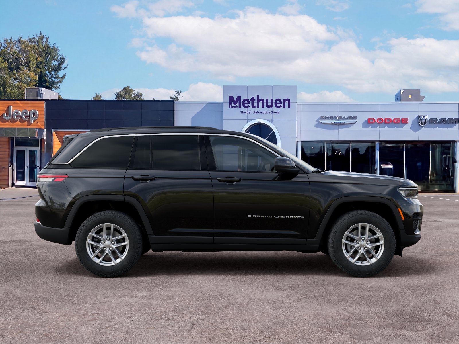 New 2026 Diamond Black Crystal Pearl-Coat Exterior Paint Jeep Laredo X image 36