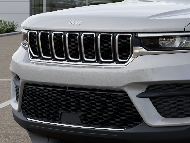 New 2026 Silver Zynith Exterior Paint Jeep Laredo image 26