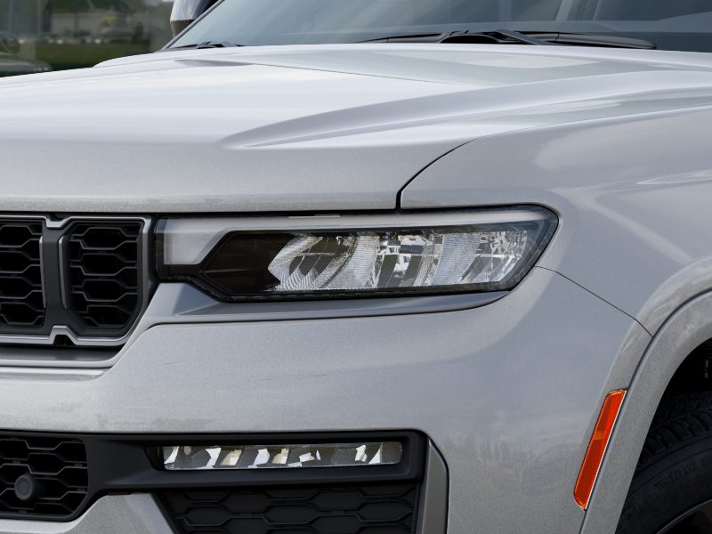 New 2026 Silver Zynith Exterior Paint Jeep Limited Reserve image 37