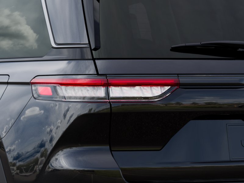 New 2026 Diamond Black Crystal Pearl-Coat Exterior Paint Jeep Laredo Altitude image 44