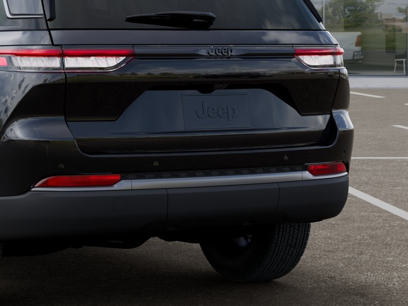 New 2026 Diamond Black Crystal Pearl-Coat Exterior Paint Jeep Laredo Altitude image 48