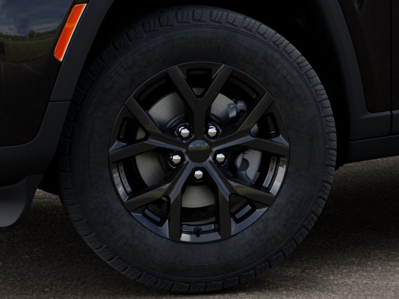 New 2026 Diamond Black Crystal Pearl-Coat Exterior Paint Jeep Laredo Altitude image 43