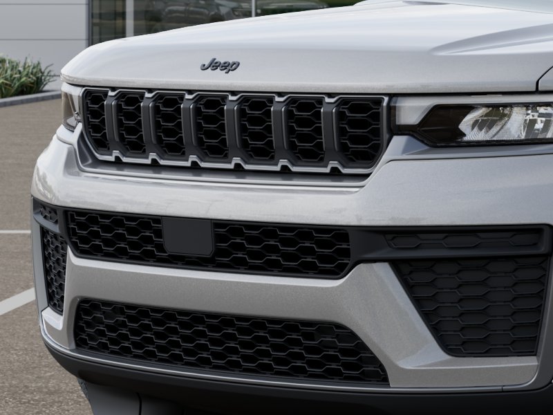 New 2026 Silver Zynith Exterior Paint Jeep Laredo Altitude image 47