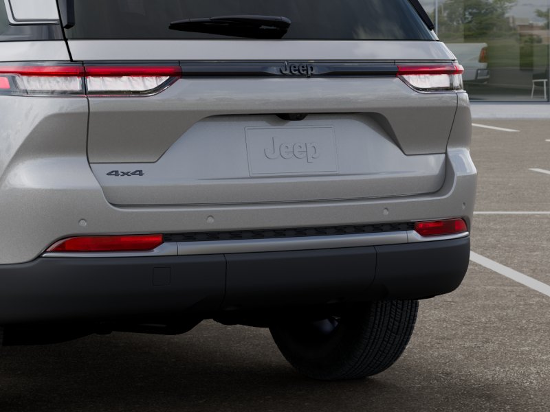 New 2026 Silver Zynith Exterior Paint Jeep Laredo Altitude image 49