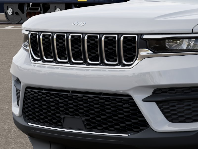 New 2026 Bright White Clear-Coat Exterior Paint Jeep Laredo X image 11