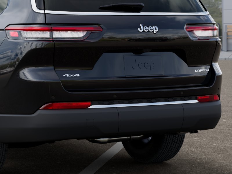 New 2026 Diamond Black Crystal Pearlcoa Jeep Laredo image 13