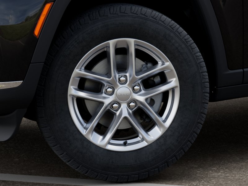 New 2026 Diamond Black Crystal Pearlcoa Jeep Laredo image 8