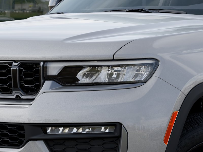 New 2026 Silver Zynith Exterior Paint Jeep Limited image 45