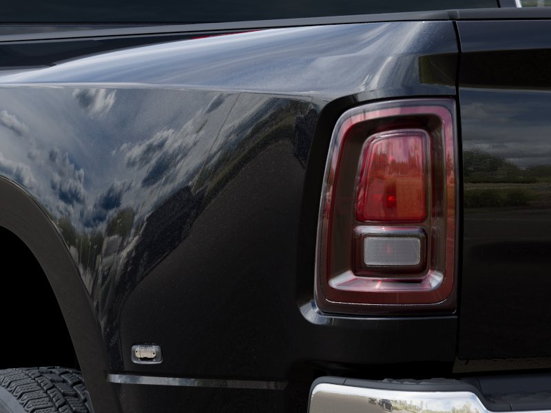 New 2026 Diamond Black Crystal Pearl-Coat Exterior Paint RAM Tradesman image 36