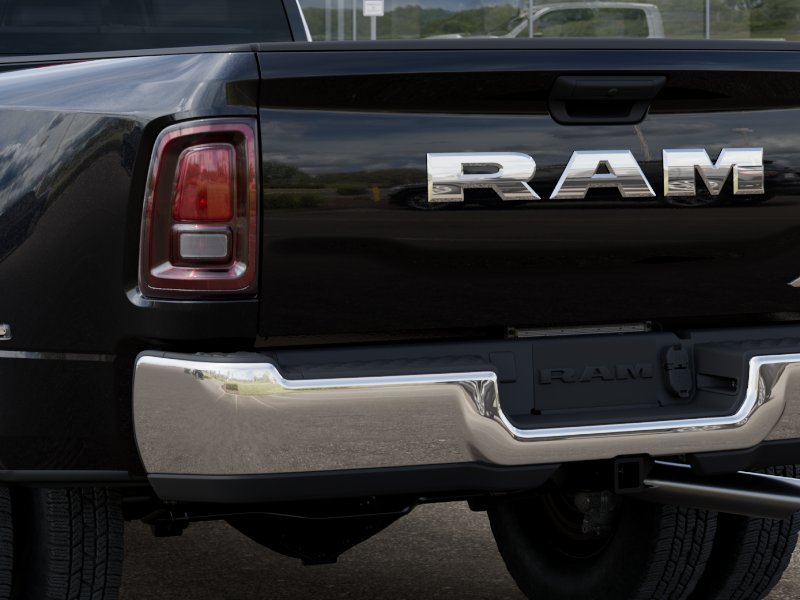 New 2026 Diamond Black Crystal Pearl-Coat Exterior Paint RAM Tradesman image 40