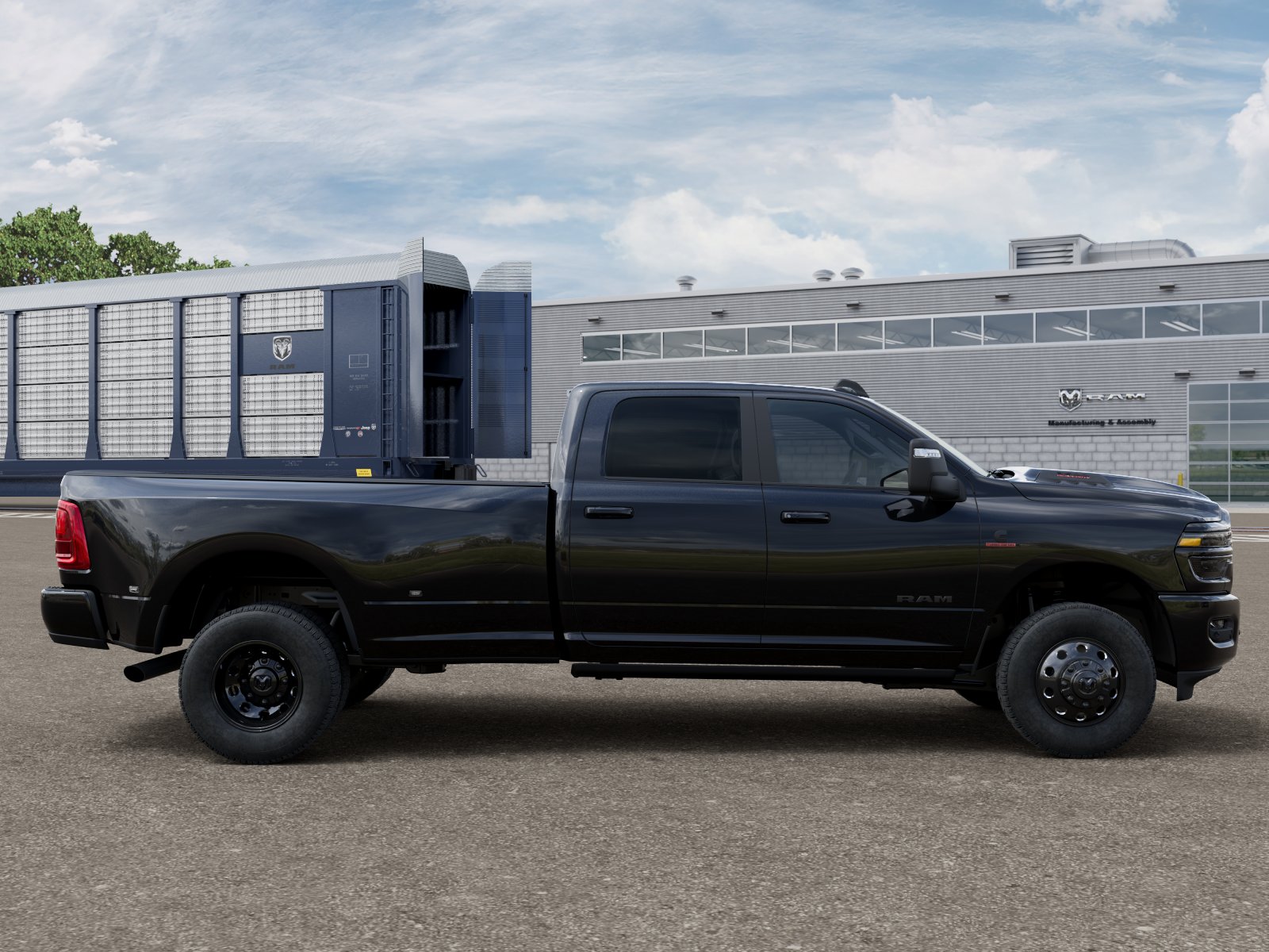 New 2026 Diamond Black Crystal Pearl-Coat Exterior Paint RAM LARAMIE image 21