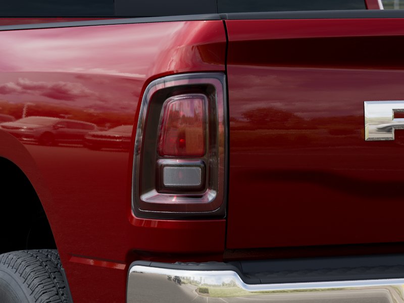 New 2026 Molten Red Pearl-Coat Exterior Paint RAM TRADESMAN image 80